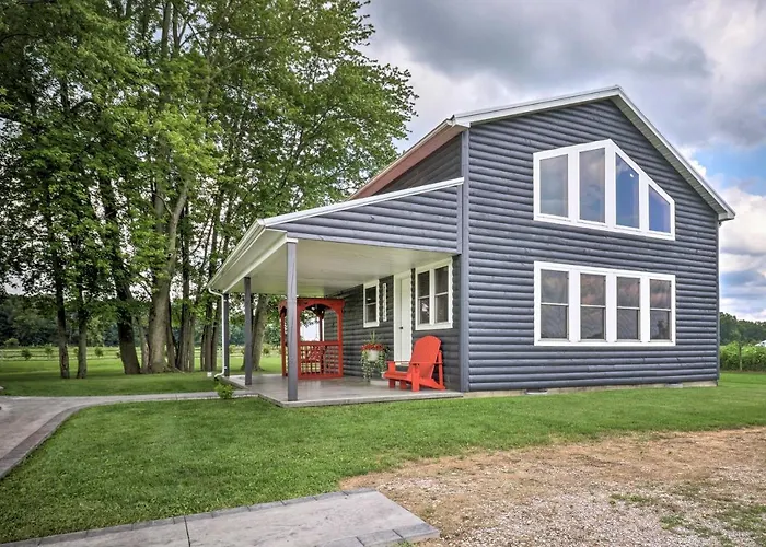 Cozy Haven Of Rest Home With Amish Country Views!