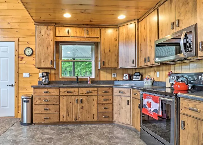 Cozy Haven Of Rest Home With Amish Country Views!