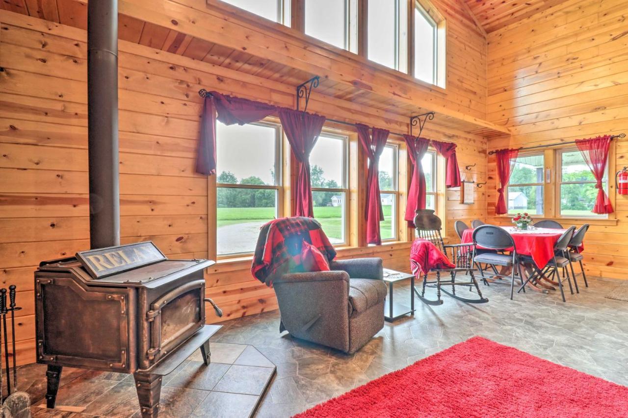 Cozy Haven Of Rest With Amish Country Views! Holiday home