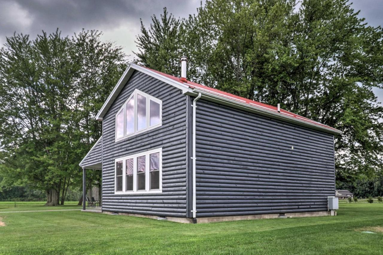 Cozy Haven Of Rest With Amish Country Views!